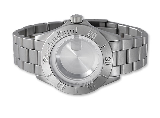 Case with integrated bracelet in titanium, sapphire crystal, waterproof up to 300m